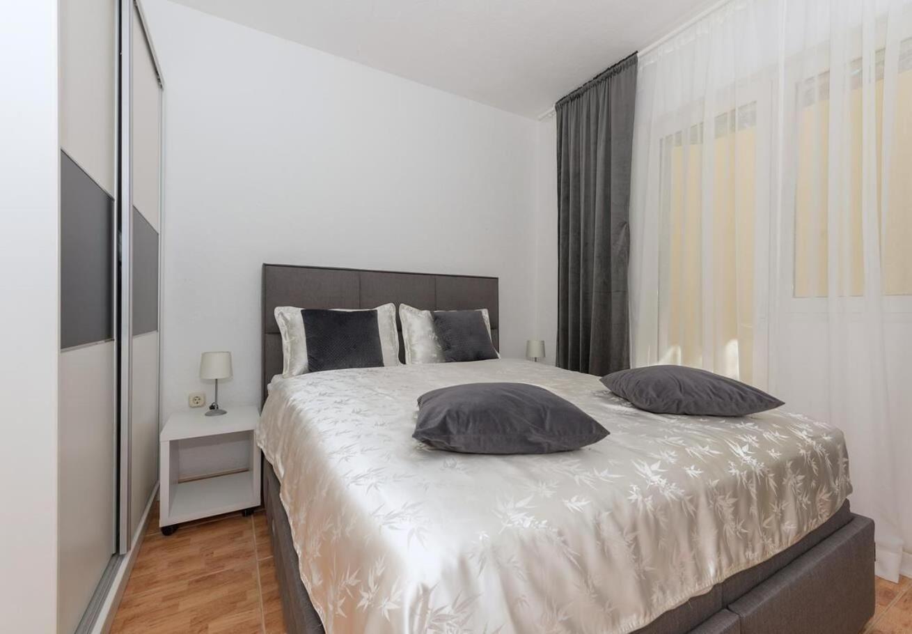 Apartments Ivi - 100 M From Pebble Beach Драшніце Екстер'єр фото